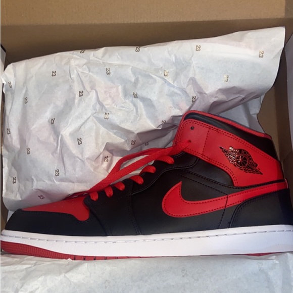 Jordan 1 Mids Banned